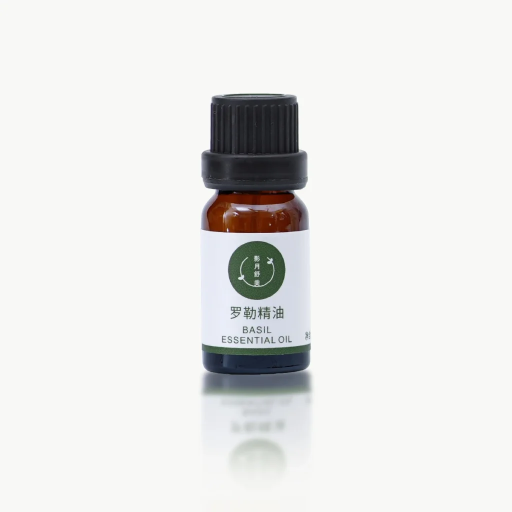 basil_essential_oil_with_reflection_1118