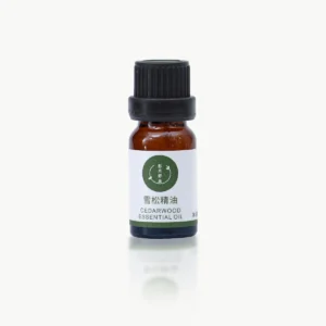 cedarwood_essential_oil_with_reflection_1118