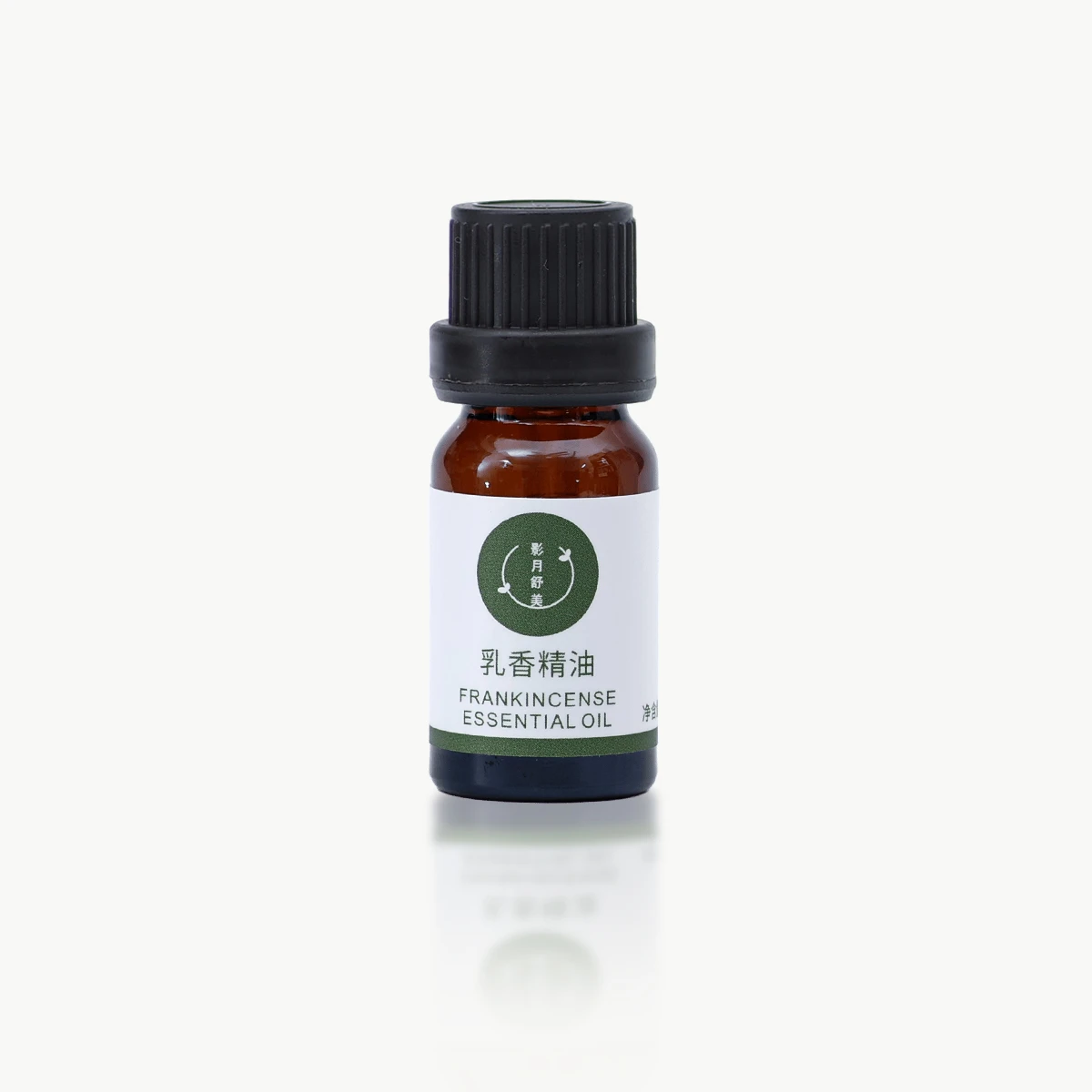 frankincense_essential_oil_with_reflection_1118