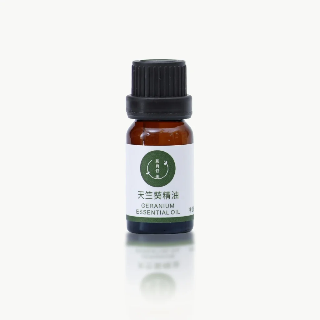 rose_geranium_essential_oil_with_reflection_1118