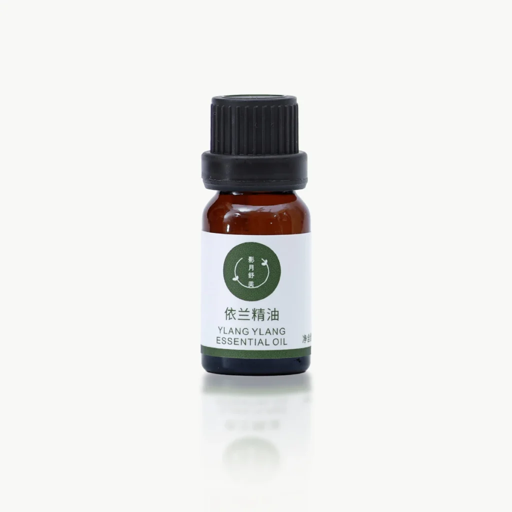 ylang-ylang_essential_oil_with_reflection_1118